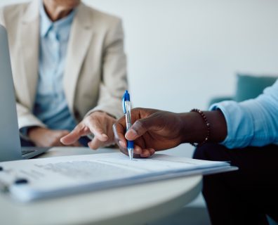 How an Insurer’s Combined Ratio Affects Its Employees’ Decisions