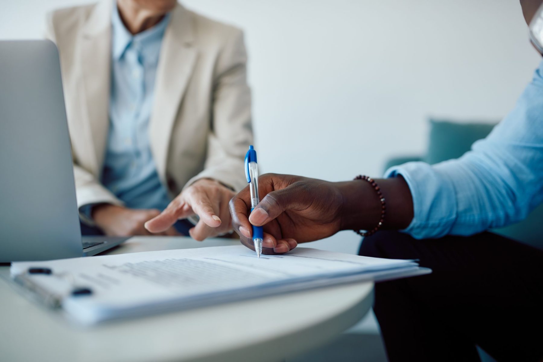 How an Insurer’s Combined Ratio Affects Its Employees’ Decisions